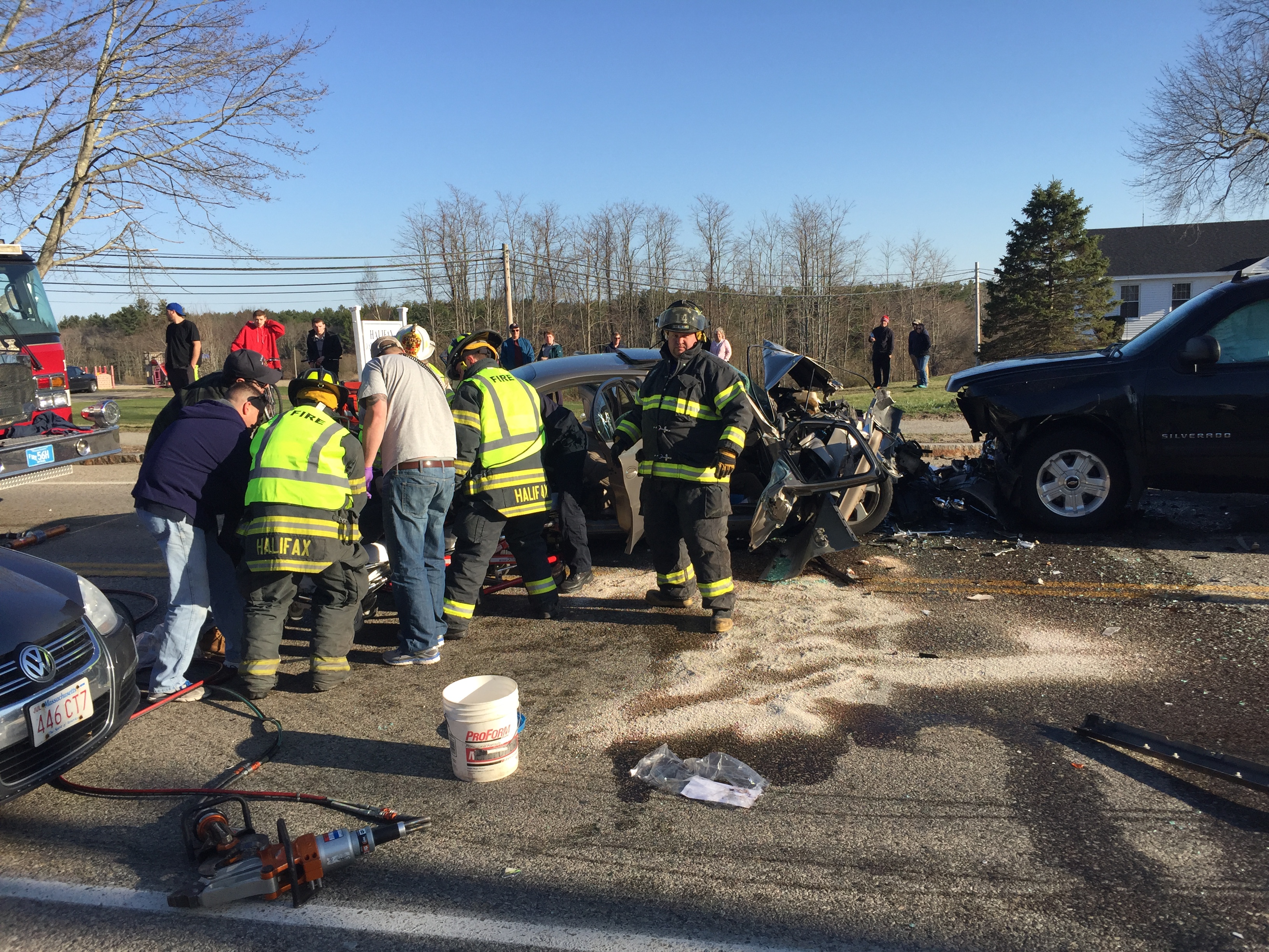 Halifax car crash in front of town hall - Plympton Halifax Express